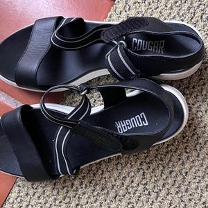 NWOT Cougar ladies black and white sandals